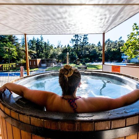 Sapphire Springs Holiday Park And Thermal Pools Катикати Экстерьер фото